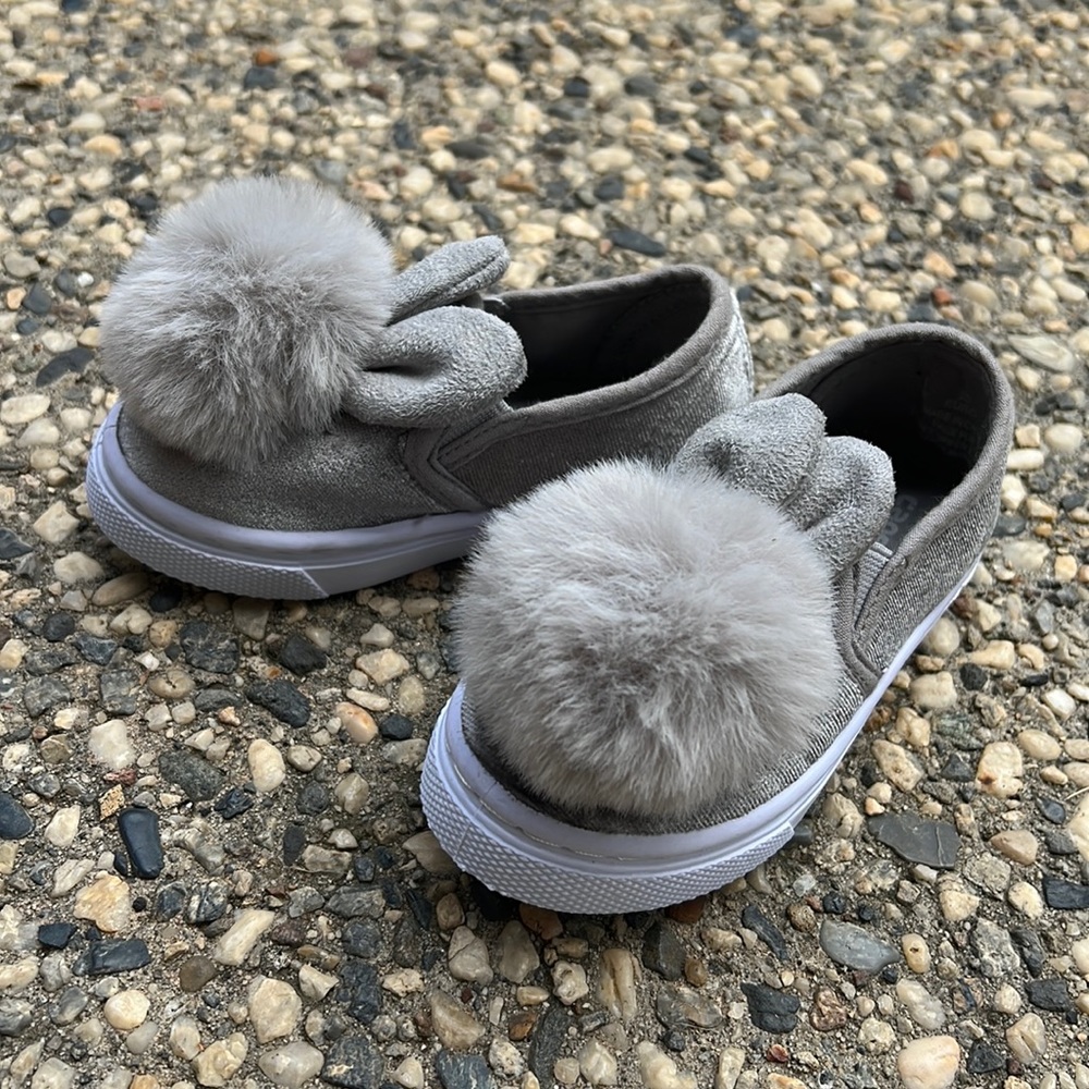 Capelli New York Gray Bunny Tail Toddler Shoes Size 5
